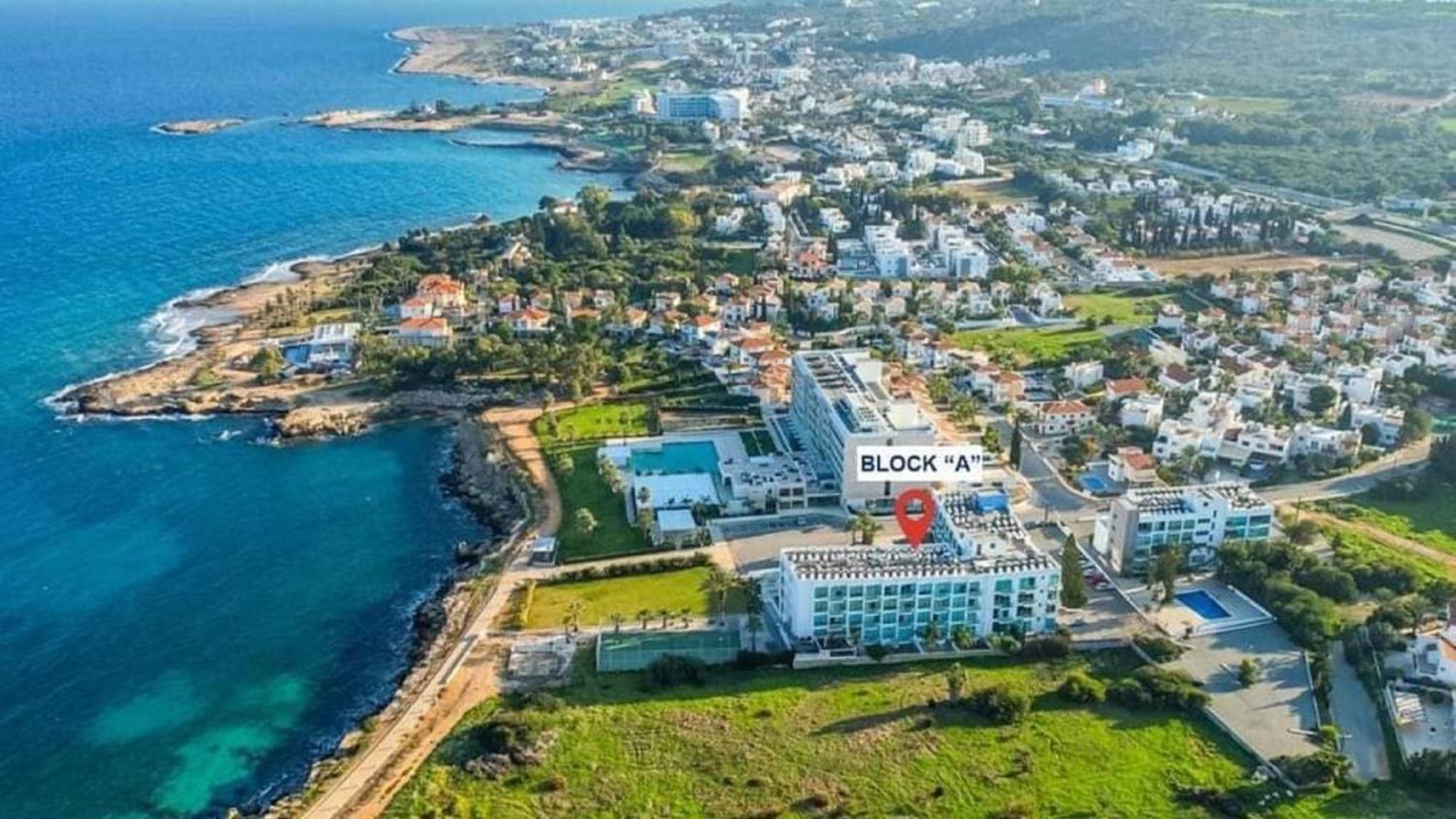 Amber - Coralli Beachfront Apartment プロタラス エクステリア 写真