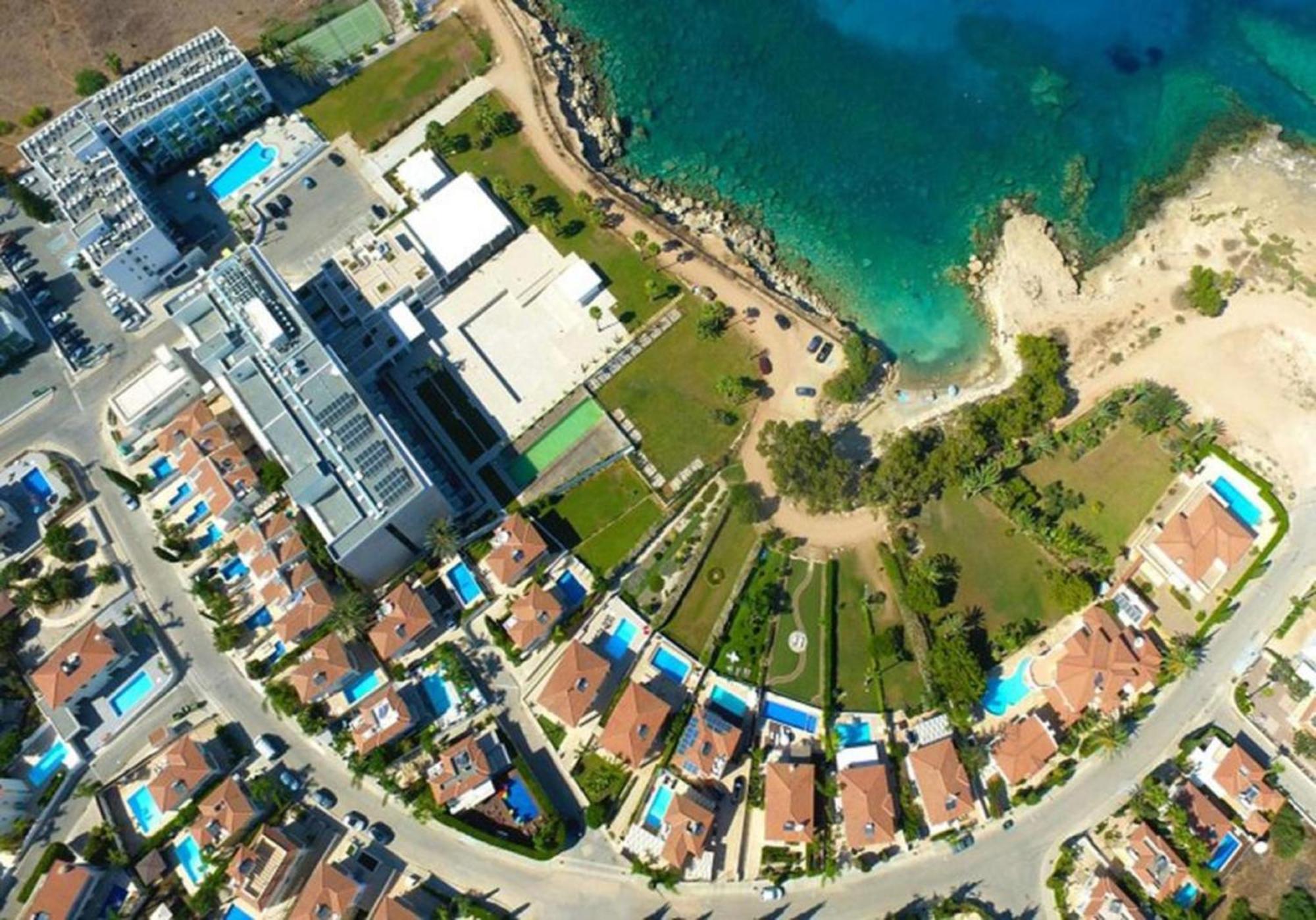 Amber - Coralli Beachfront Apartment プロタラス エクステリア 写真