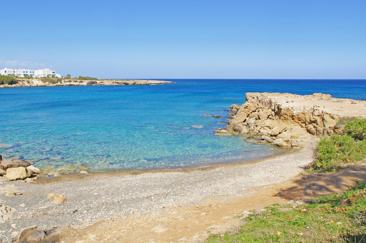 Amber - Coralli Beachfront Apartment プロタラス エクステリア 写真