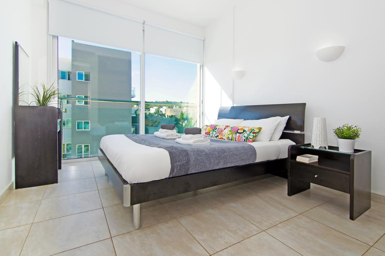 Amber - Coralli Beachfront Apartment プロタラス エクステリア 写真