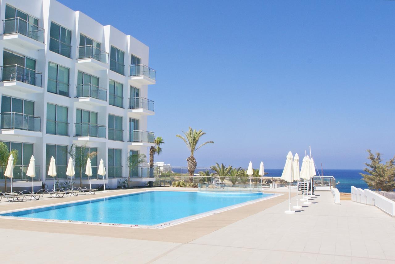 Amber - Coralli Beachfront Apartment プロタラス エクステリア 写真